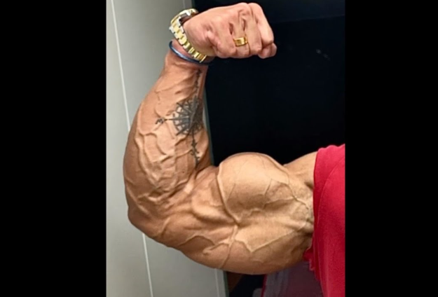 팔에 핏줄 나오는 방법